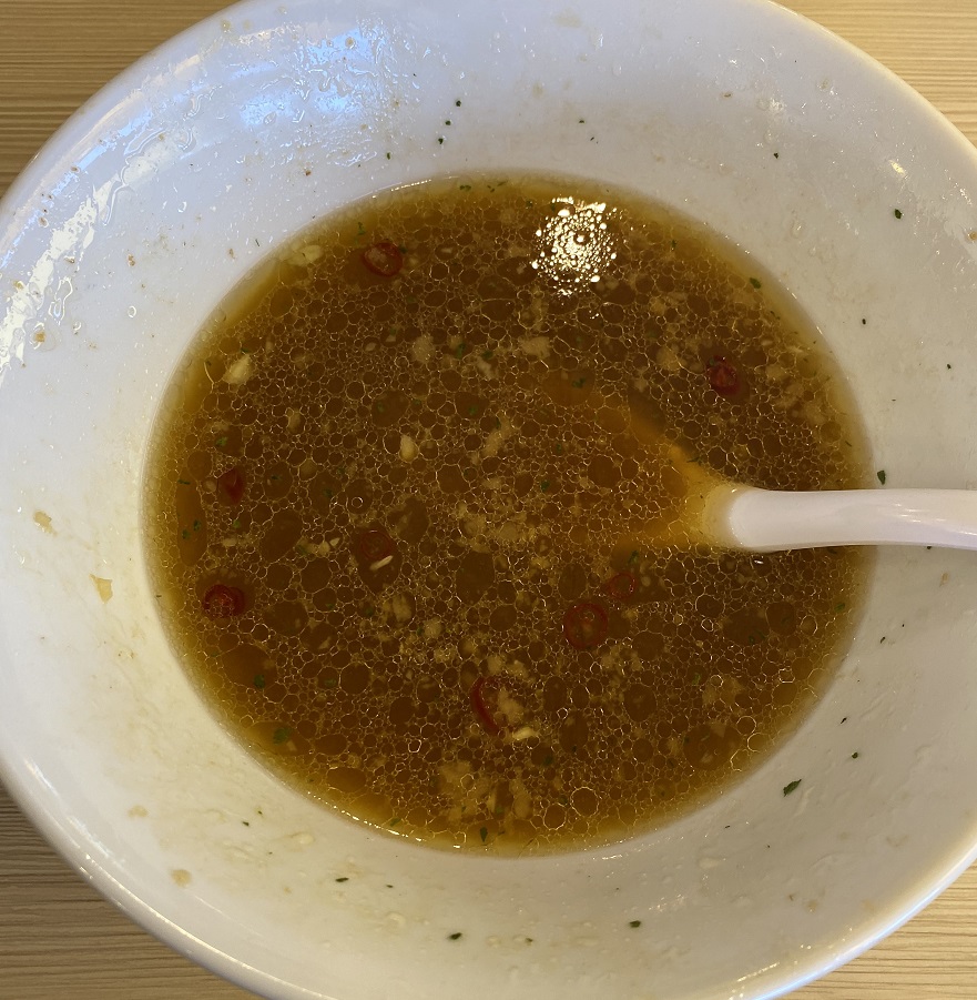 恵比寿ブタメン　ペペロンチーノブタメン　イワシ割スープ